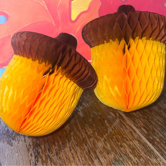 Vintage Honeycomb Tissue 12” Acorns Fall Thanksgiving AMSCAN  EUC ORIGINAL PACK - Picture 2 of 7